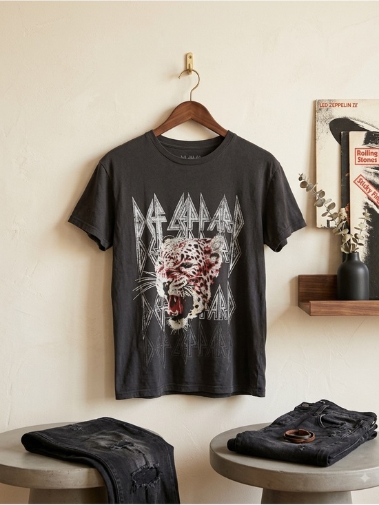 Def Leppard Tops - Def Leppard Black Short Sleeve Graphic Tee - Leopard Head